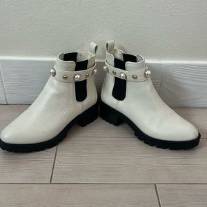 Chunky white boot